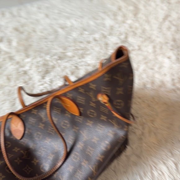 Louis Vuitton Monogram Shoulder Bag in Brown and Tan - Picture 5 of 9